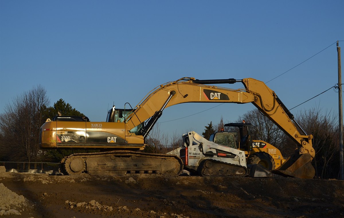 Used CAT330 Excavator detail photo