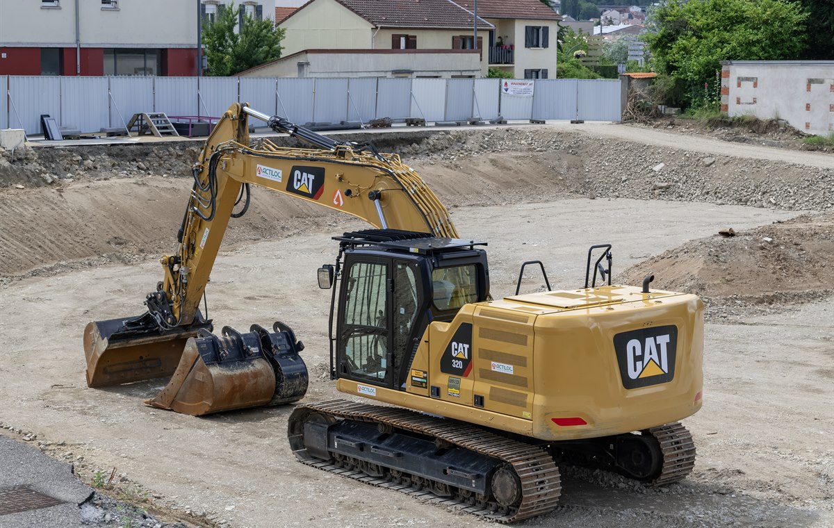 Used Caterpillar Excavators CAT320 C7.1 2023 detail photo